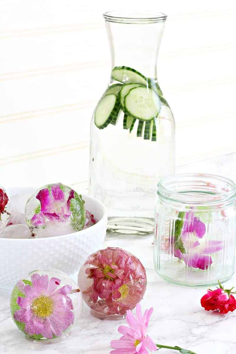 Put Edible Flowers in Ice Cubes for Perfectly Insta-Worthy ... - 800 x 1200 jpeg 38kB