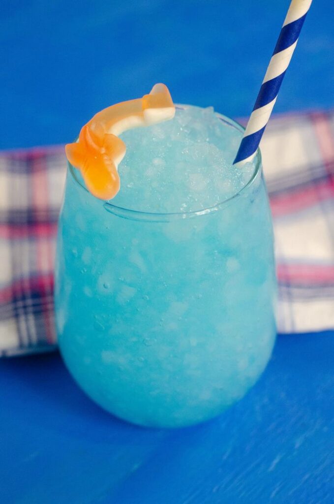 15-blue-curacao-drinks-that-will-quench-your-thirst-for-awesome