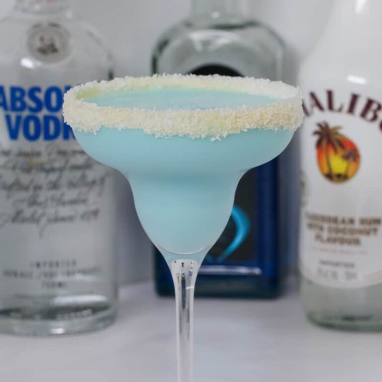 15-blue-curacao-drinks-that-will-quench-your-thirst-for-awesome